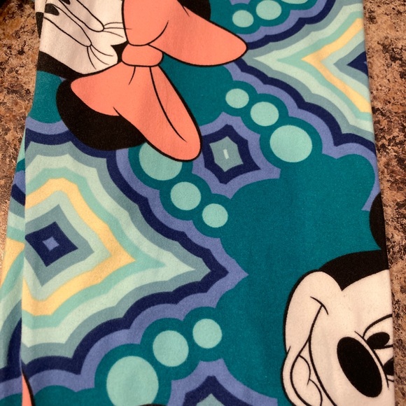 💗The Disney Collection 2 Pair of O/S Leggings Bundle by LuLaRoe 👖 - Picture 4 of 12